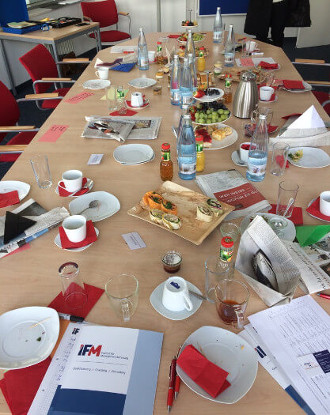 Der Tisch am Ende des IFM-Wissensbrunch im April 2017