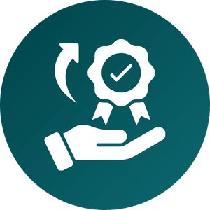 Weißes Trichter-Symbol mit Pfeilen, die von oben hineinführen und unten herauskommen, in einem dunkelgrünen Kreis