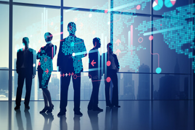 Personen hinter digitaler Wand
