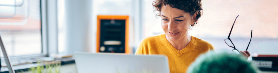 Frau am Arbeitsplatz