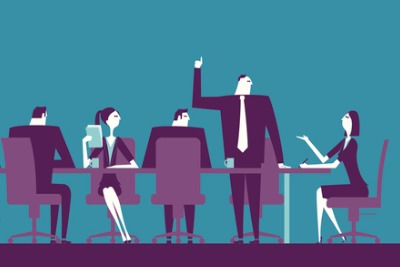 Business-Meeting zwischen verschiedenen Personen, die über ein Thema diskutieren